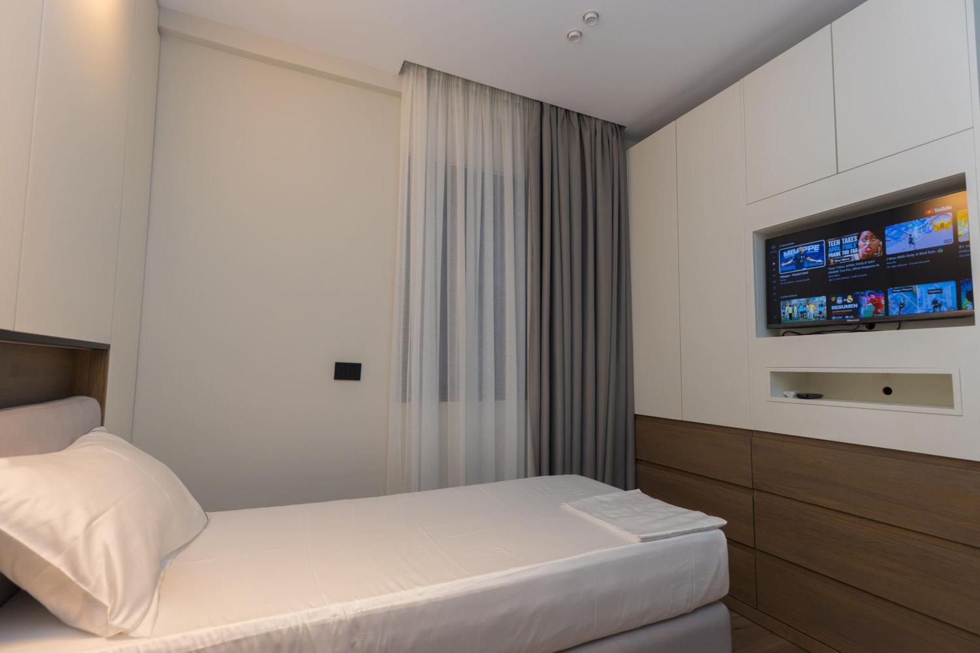 Diora'S Hotel And Apartments Vlorë Quarto foto